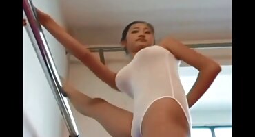 coi phim sex hay nhất Người đàn ông thức dậy cô gái với phim swxx quan hệ tình dục qua đường hậu môn.